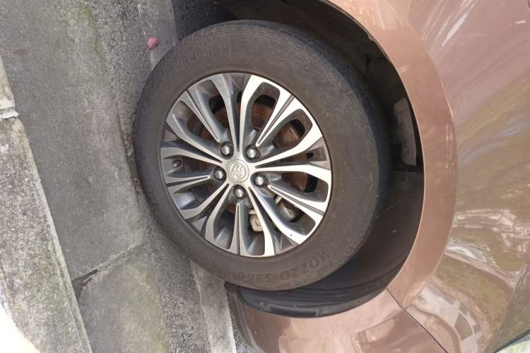 Used Buick GL8 2020 Land Cruiser Executive Class 652T Comfort Model Right Front Wheel Hub