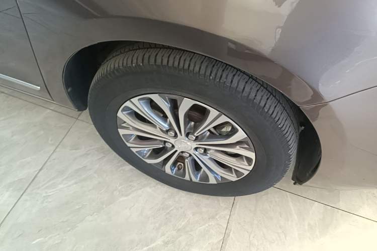Used Buick GL8 2020 Land Business Class 652T Luxury Model Right Front Wheel Hub