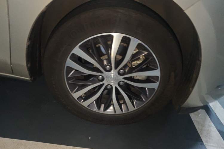 Used Buick GL8 2020 ES Land Cruiser 653T Comfort Edition Right Front Wheel Hub