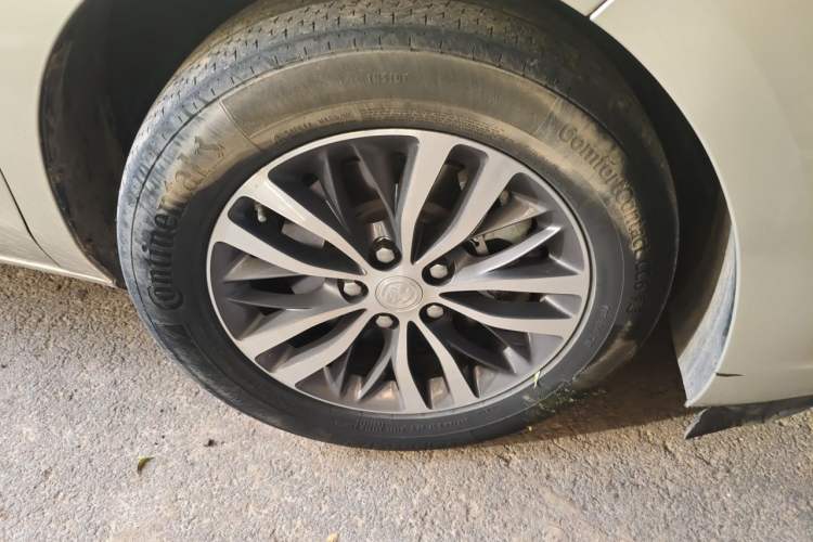 Used Buick GL8 2020 ES Land Cruiser 653T Comfort Edition Right Front Wheel Hub
