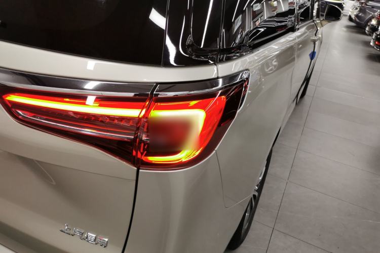 Used Buick GL8 2020 ES Land Cruiser 653T Luxury Edition Right Rear Taillight