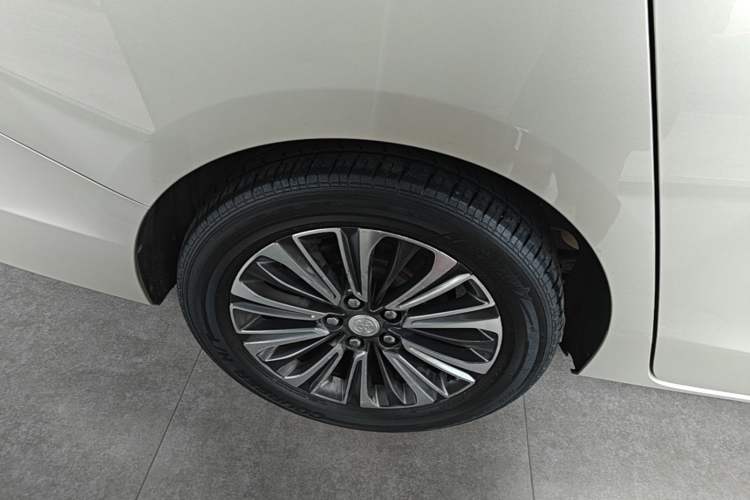 Used Buick GL8 2020 ES Land Cruiser 653T Luxury Model Right Rear Wheel Hub