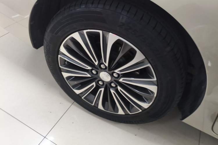 Used Buick GL8 2020 ES Land Cruiser 653T Smart Flagship Model Right Rear Wheel Hub