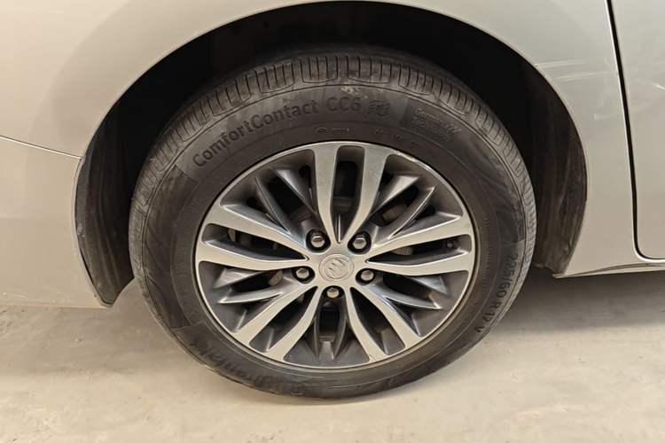 Used Buick GL8 2020 ES Land Cruiser 653T Comfort Edition Right Rear Wheel Hub