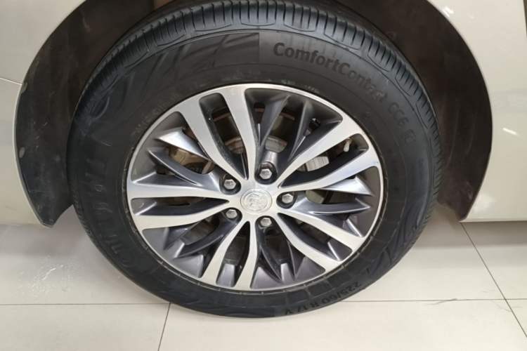 Used Buick GL8 2020 ES Land Cruiser 653T Comfort Edition Right Rear Wheel Hub