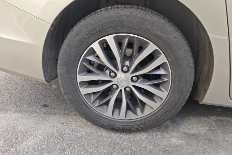 Used Buick GL8 2020 ES Land Cruiser 653T Comfort Edition Right Rear Wheel Hub