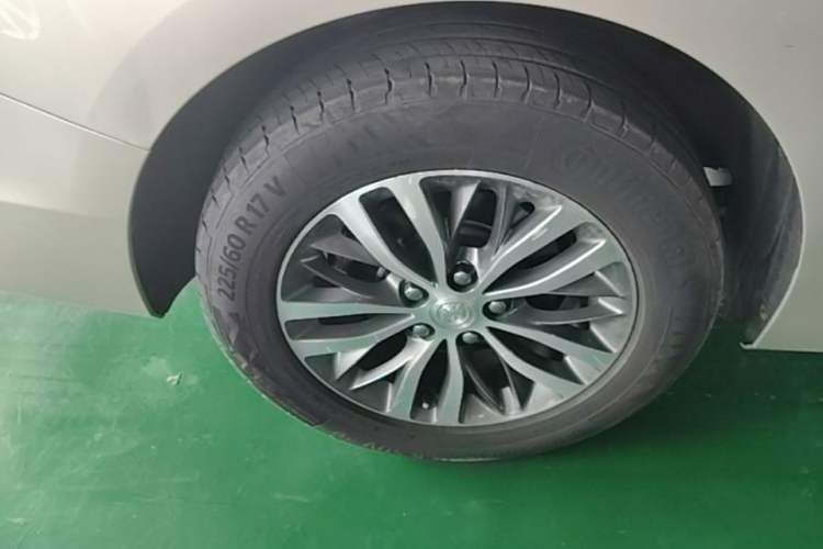 Used Buick GL8 2020 ES Land Cruiser 653T Comfort Edition Right Rear Wheel Hub