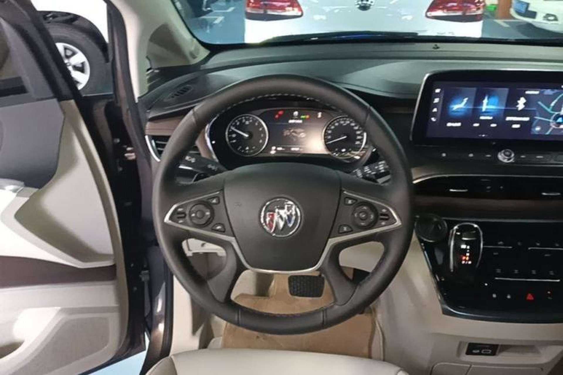 Used Buick GL8 2020 Land Cruiser Executive 652T Luxury Edition with Welfare Features Steering Wheel