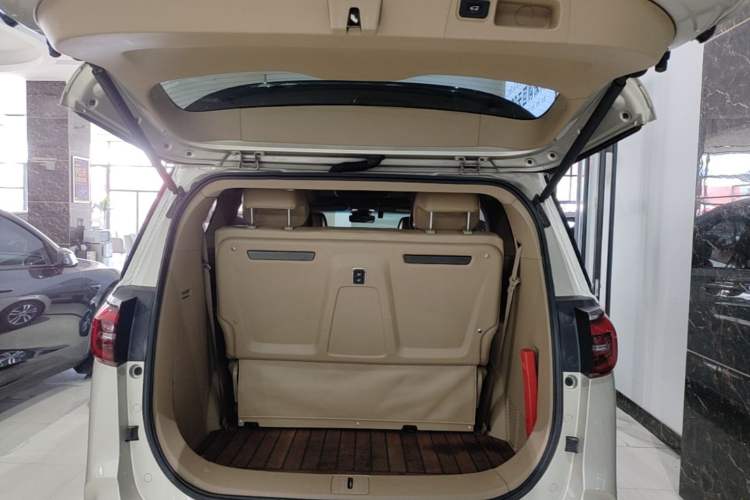 Used Buick GL8 2020 ES Land Cruiser 653T Luxury Edition Trunk