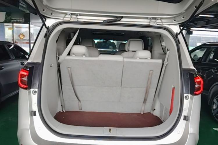 Used Buick GL8 2020 ES Land Cruiser 653T Comfort Edition Trunk