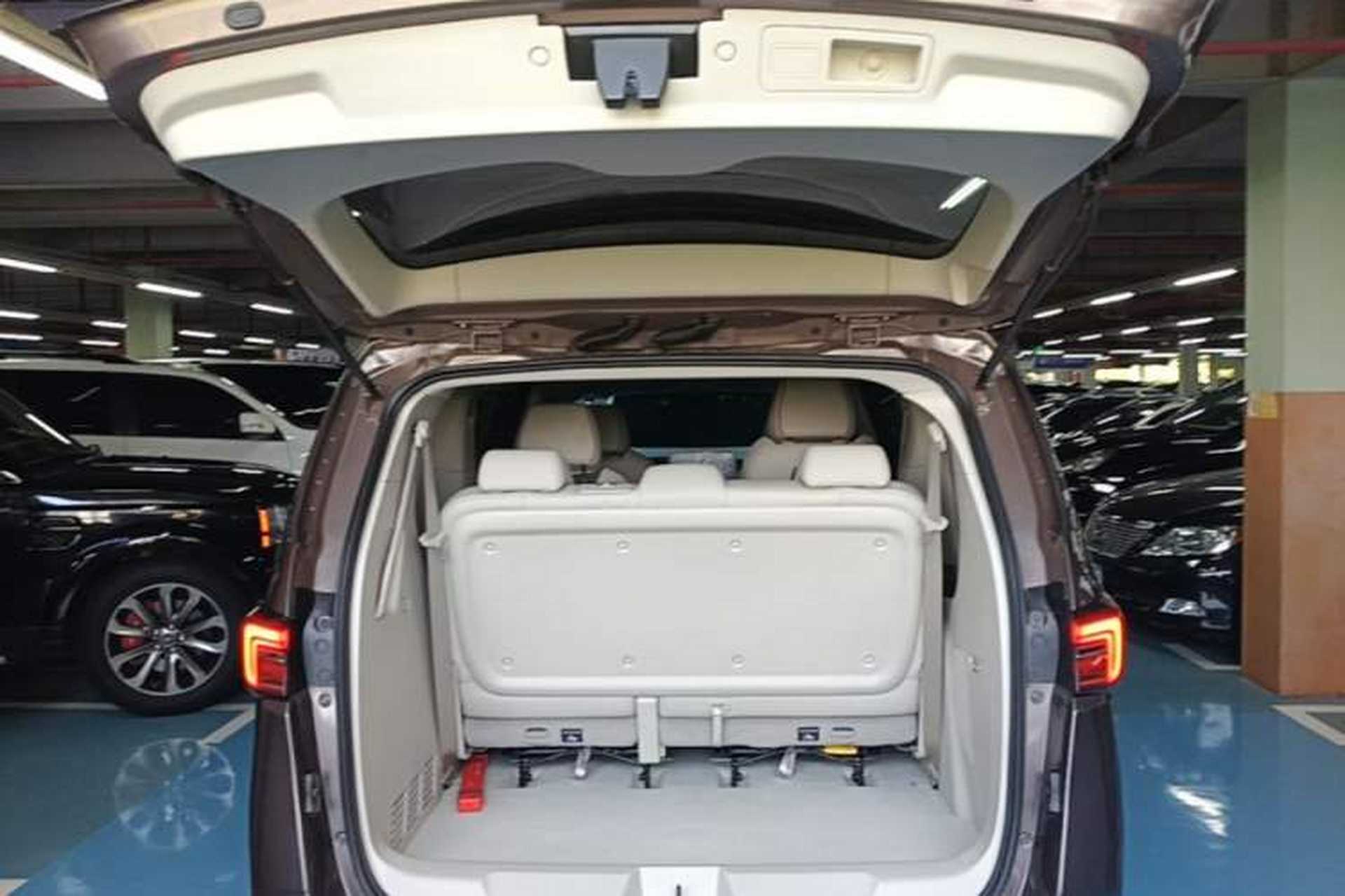 Used Buick GL8 2020 Land Cruiser Executive 652T Luxury Edition with Welfare Features Trunk