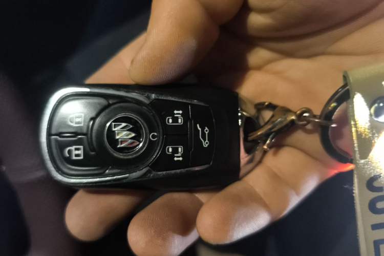 Used Buick GL8 2020 ES Land Cruiser 653T Luxury Model Vehicle Key