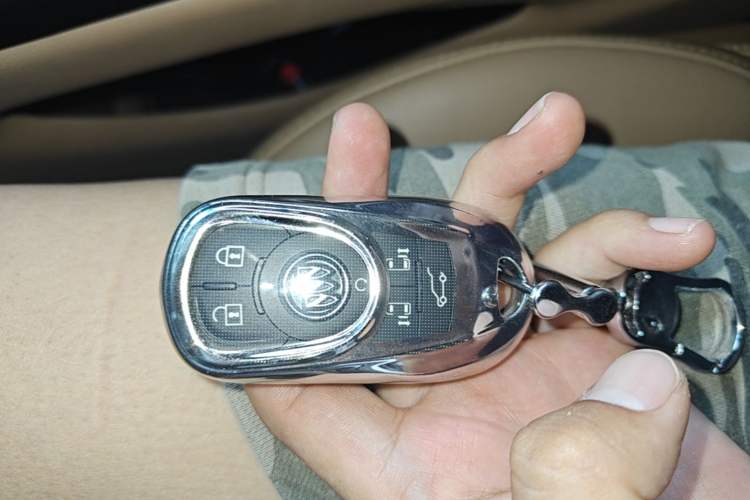 Used Buick GL8 2020 ES Land Cruiser 653T Luxury Model Vehicle Key