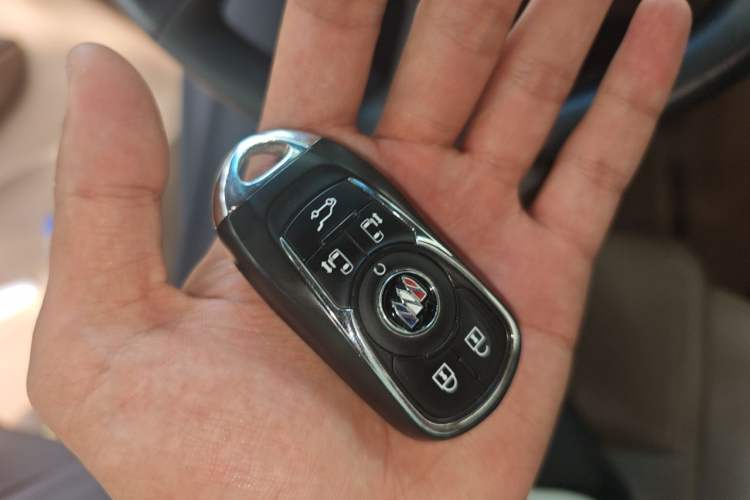 Used Buick GL8 2020 ES Land Cruiser 653T Flagship Model Vehicle Key