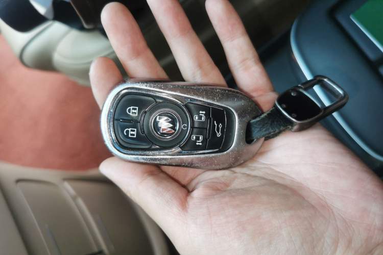 Used Buick GL8 2020 ES Land Cruiser 653T Luxury Model Vehicle Key