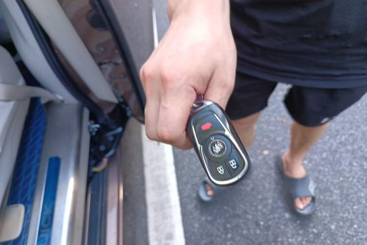 Used Buick GL8 2020 Land Cruiser Executive Class 652T Comfort Model Vehicle Key