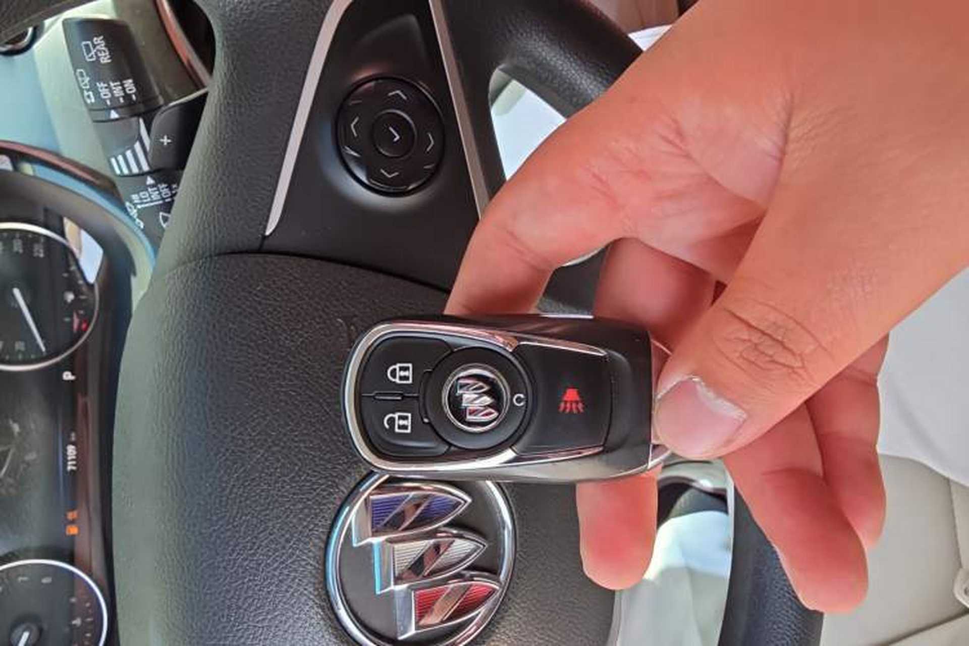 Used Buick GL8 2020 Land Cruiser Executive Class 652T Comfort Model Vehicle Key