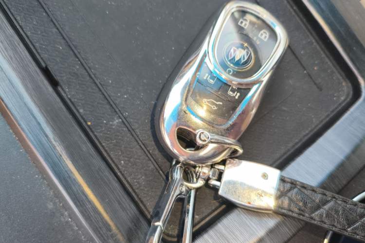 Used Buick GL8 2020 ES Land Cruiser 653T Luxury Model Vehicle Key