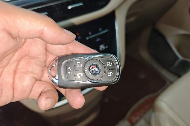 Used Buick GL8 2020 ES Land Cruiser 653T Luxury Model Vehicle Key