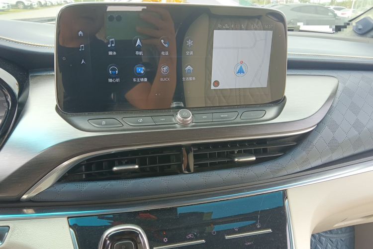 Used Buick GL8 2021 Land Cruiser Executive Class 652T Luxury Model Audio And AC Panel