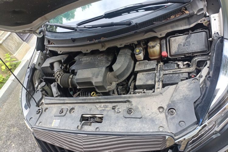 Used Buick GL8 2021 Land Cruiser Executive Class 652T Comfort Model Engine Bay