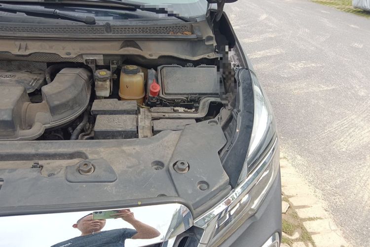 Used Buick GL8 2021 Land Cruiser Executive Class 652T Luxury Model Engine Bay Left
