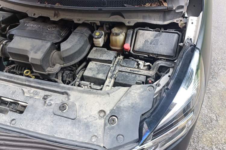 Used Buick GL8 2021 Land Cruiser Executive Class 652T Comfort Model Engine Bay Left
