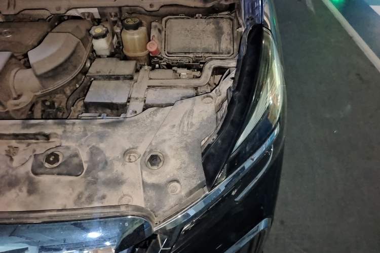 Used Buick GL8 2021 Land Cruiser Executive Class 652T Luxury Model Engine Bay Left