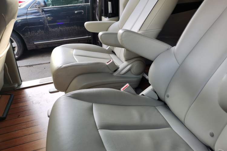Used Buick GL8 2021 Land Cruiser Executive 652T Premium Model Left Rear Seat