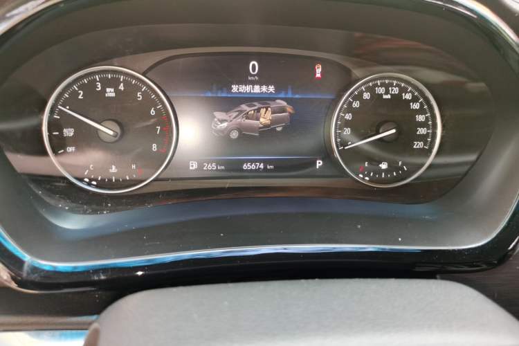 Used Buick GL8 2021 Land Cruiser Executive Class 652T Comfort Model Odometer Close Up
