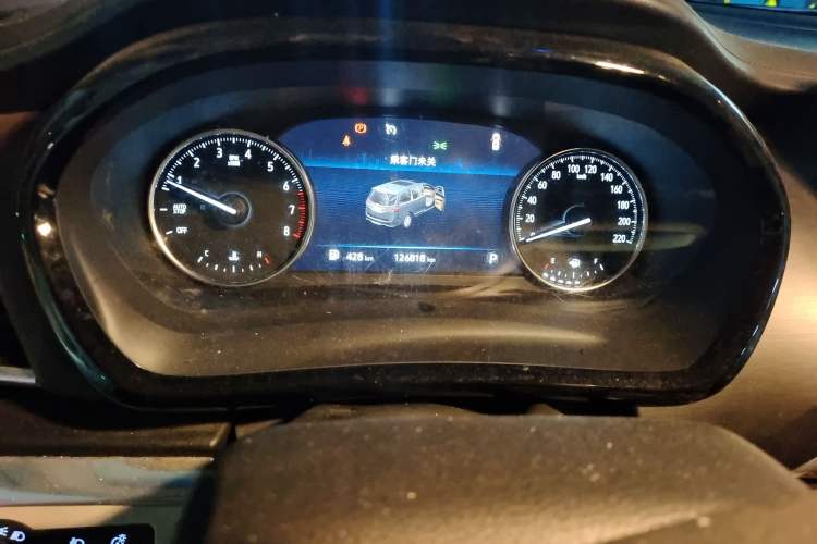 Used Buick GL8 2021 Land Cruiser Executive Class 652T Luxury Model Odometer Close Up