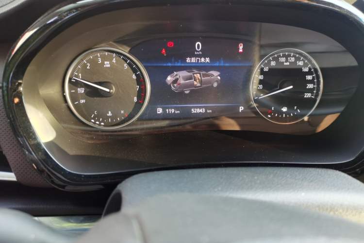 Used Buick GL8 2021 Land Cruiser Executive 652T Premium Model Odometer Close Up