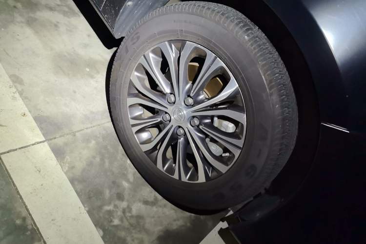 Used Buick GL8 2021 Land Cruiser Executive Class 652T Comfort Model Right Front Wheel Hub