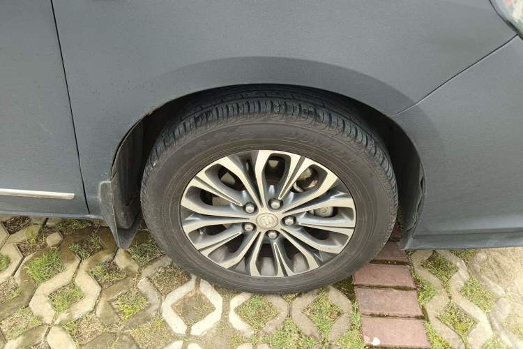 Used Buick GL8 2021 Land Cruiser Executive Class 652T Luxury Model Right Front Wheel Hub