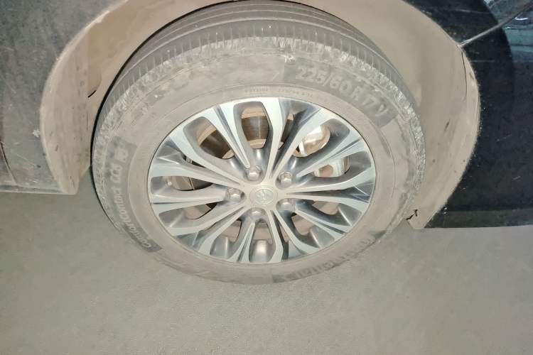 Used Buick GL8 2021 Land Cruiser Executive Class 652T Luxury Model Right Front Wheel Hub