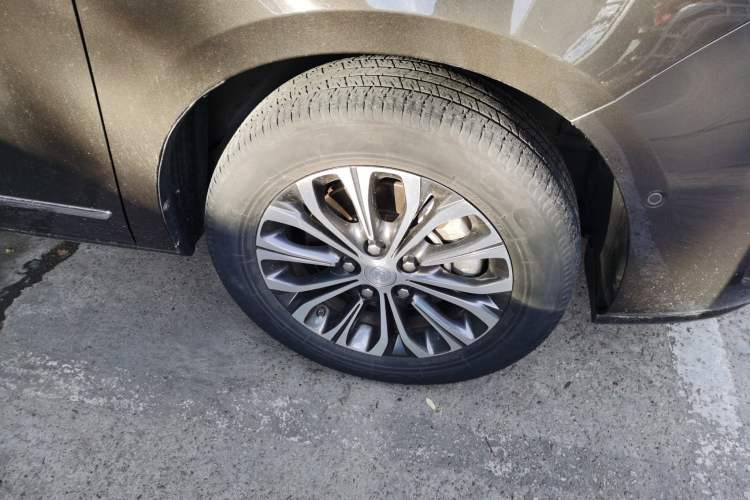 Used Buick GL8 2021 Land Cruiser Executive 652T Premium Model Right Front Wheel Hub