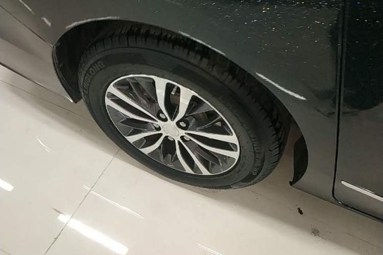 Used Buick GL8 2021 ES Landtrek 653T Comfort Edition Right Rear Wheel Hub