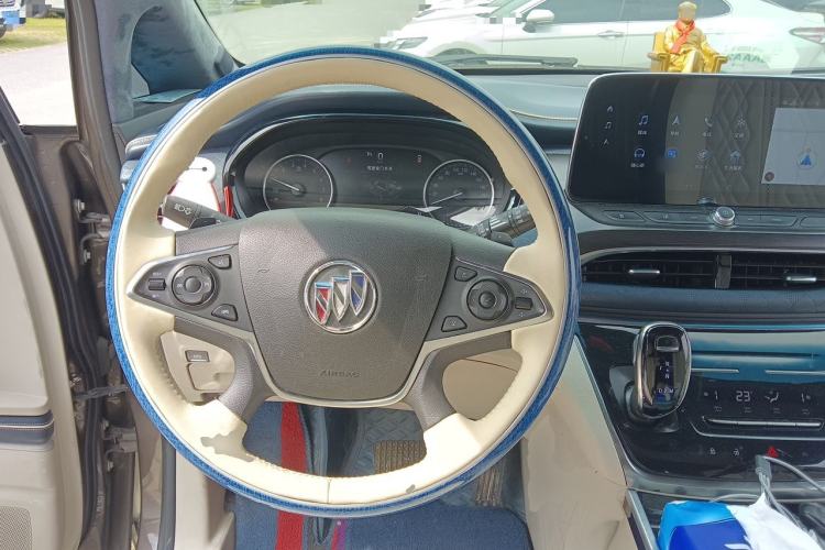 Used Buick GL8 2021 Land Cruiser Executive Class 652T Luxury Model Steering Wheel