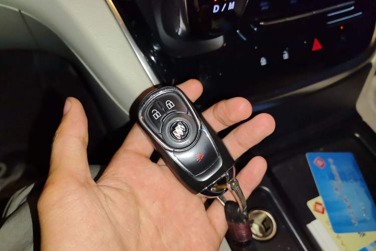 Used Buick GL8 2021 Land Cruiser Executive Class 652T Comfort Model Vehicle Key