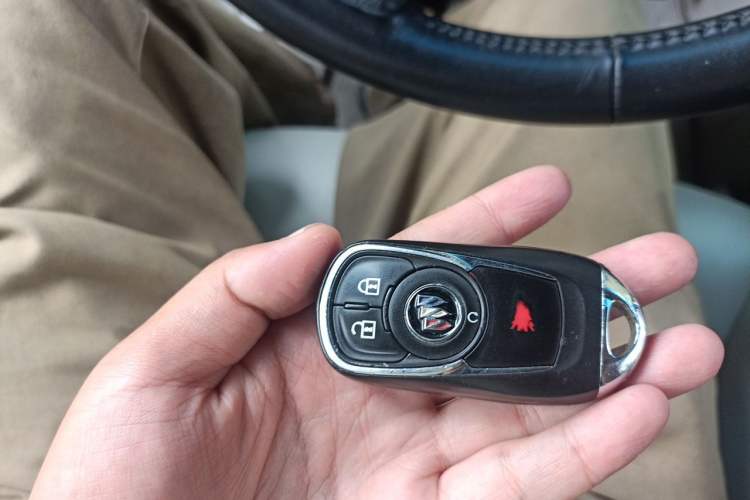 Used Buick GL8 2021 Land Cruiser Executive Class 652T Comfort Model Vehicle Key