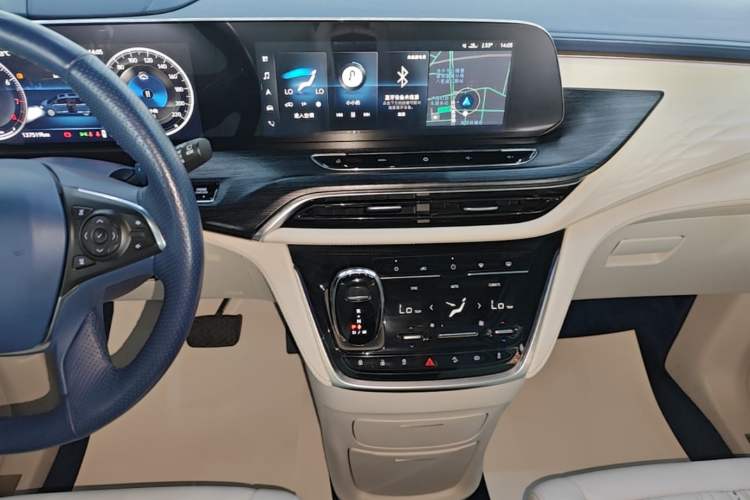 Used Buick GL8 2021 Avenir Aivia Four-Seat Prestige Edition Audio And AC Panel