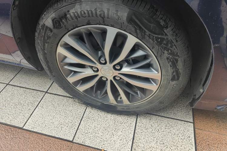 Used Buick GL8 2021 ES Land Cruiser 653T Luxury Edition Right Front Wheel Hub