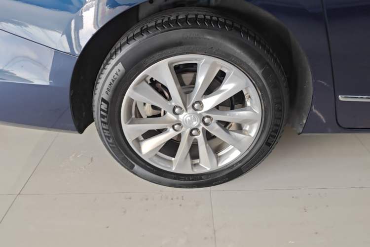 Used Buick GL8 2021 Avenir Aivia Four-Seat Prestige Edition Right Rear Wheel Hub