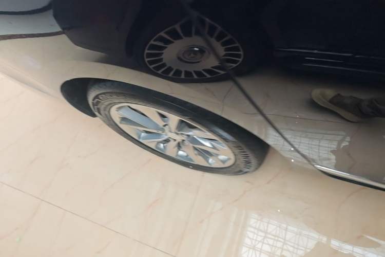 Used Buick GL8 2021 Avenir Aivia Four-Seat Prestige Edition Right Rear Wheel Hub