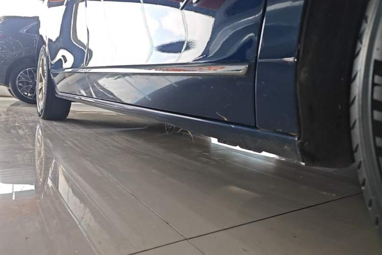 Used Buick GL8 2021 Avenir Aivia Four-Seat Prestige Edition Right Side Sill