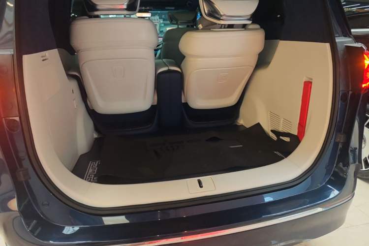Used Buick GL8 2021 Avenir Aivia Four-Seat Prestige Edition Trunk