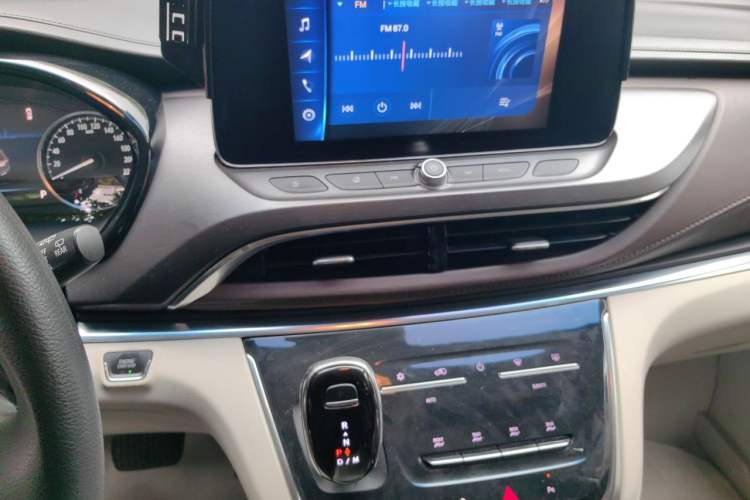 Used Buick GL8 2021 Land Cruiser Executive Class 652T Comfort Model Audio And AC Panel