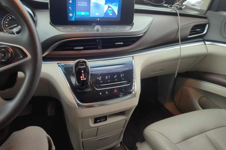 Used Buick GL8 2021 Land Cruiser Executive Class 652T Comfort Model Audio And AC Panel