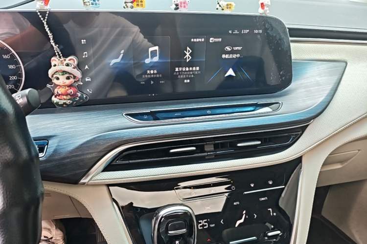 Used Buick GL8 2021 ES Landtrek 653T Comfort Edition Audio And AC Panel