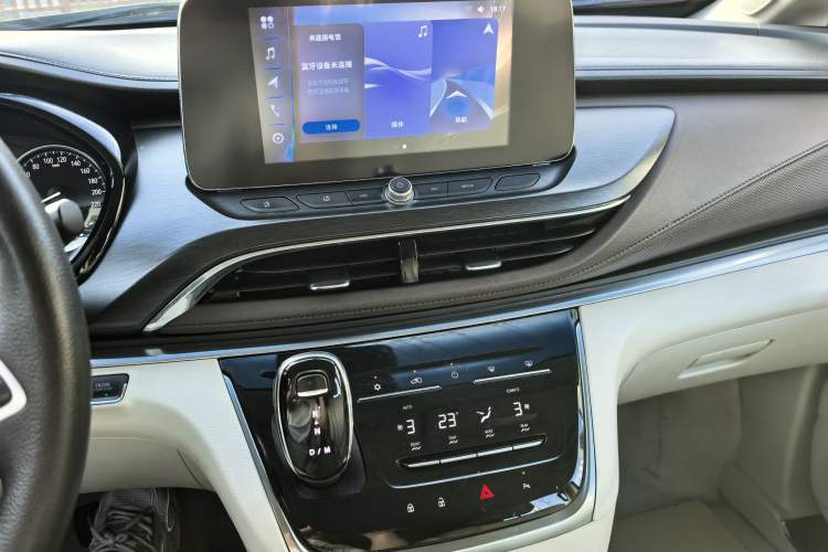 Used Buick GL8 2021 Land Cruiser Executive Class 652T Comfort Model Audio And AC Panel